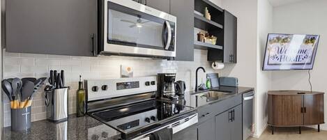 Fridge, microwave, stovetop, dishwasher