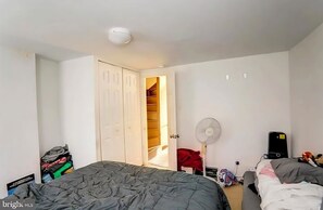 WiFi, bed sheets - 2-bedroom apartment in beautiful Camden with AC and comfort (Camden)