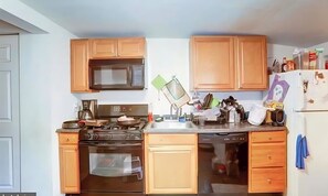 Private kitchen - 2-bedroom apartment in beautiful Camden with AC and comfort (Camden)