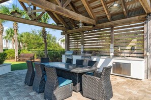 Outdoor dining - Swaying Palms (Inlet Beach)