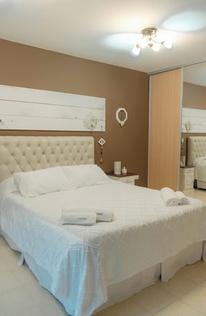3 bedrooms, internet, bed sheets. House with view to the hills