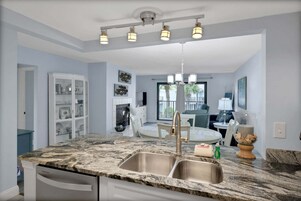 Condo, Multiple Beds, Balcony, Golf View (Sea Winds Hideaway) | Interior