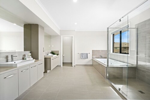 Stunning Park-fronted Luxury Grand Family House!