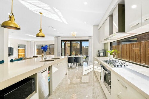 Stunning Park-fronted Luxury Grand Family House!