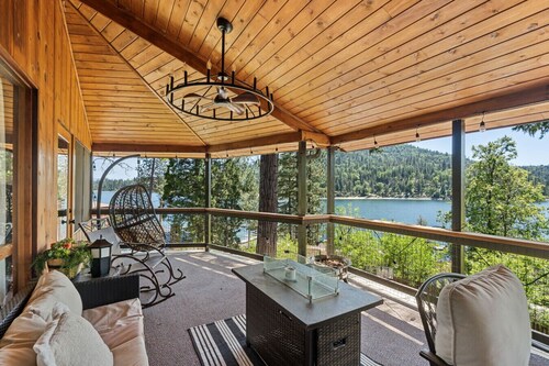 Lakeview | Dock Access | Sleeps 16 | Putting Green