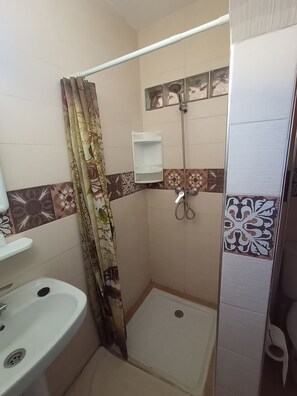 Towels, soap, toilet paper - 2 pretty, quiet rooms a few steps from the Medina (Essaouira)