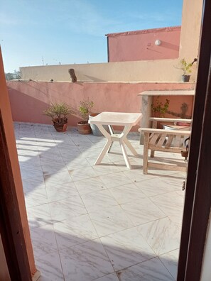 Outdoor dining - 2 pretty, quiet rooms a few steps from the Medina (Essaouira)