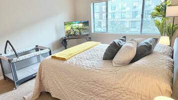 2 habitaciones, escritorio, tabla de planchar con plancha y wifi gratis