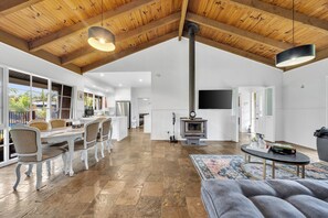 Living area - Serene Residencia Farm Resort - Luxe Farm House Lara (Lara)