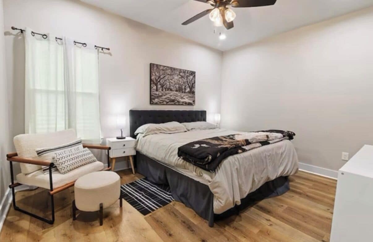 2 bedrooms, iron/ironing board, WiFi, bed sheets