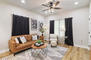 Living area - Stylish 2BR Retreat, King Bed, Fast WiFi, Near Houston (Houston)