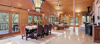 Beautiful 4-bedroom Lodge with HotTub / AC near Yosemite Bass Lake