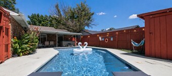 5BR w/ Pool & Hot Tub • Walk to Lake Ray Hubbard