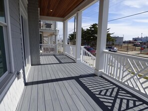 Terrace/patio - Northend  3 Bedroom, 2nd Floor Rental – Walk to Beach & Boardwalk! (Ocean City)