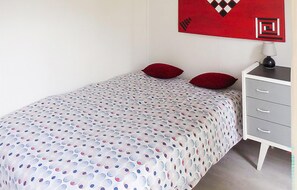 2 bedrooms, iron/ironing board, travel cot, free WiFi - Nice home in Lanton with WiFi (Lanton)