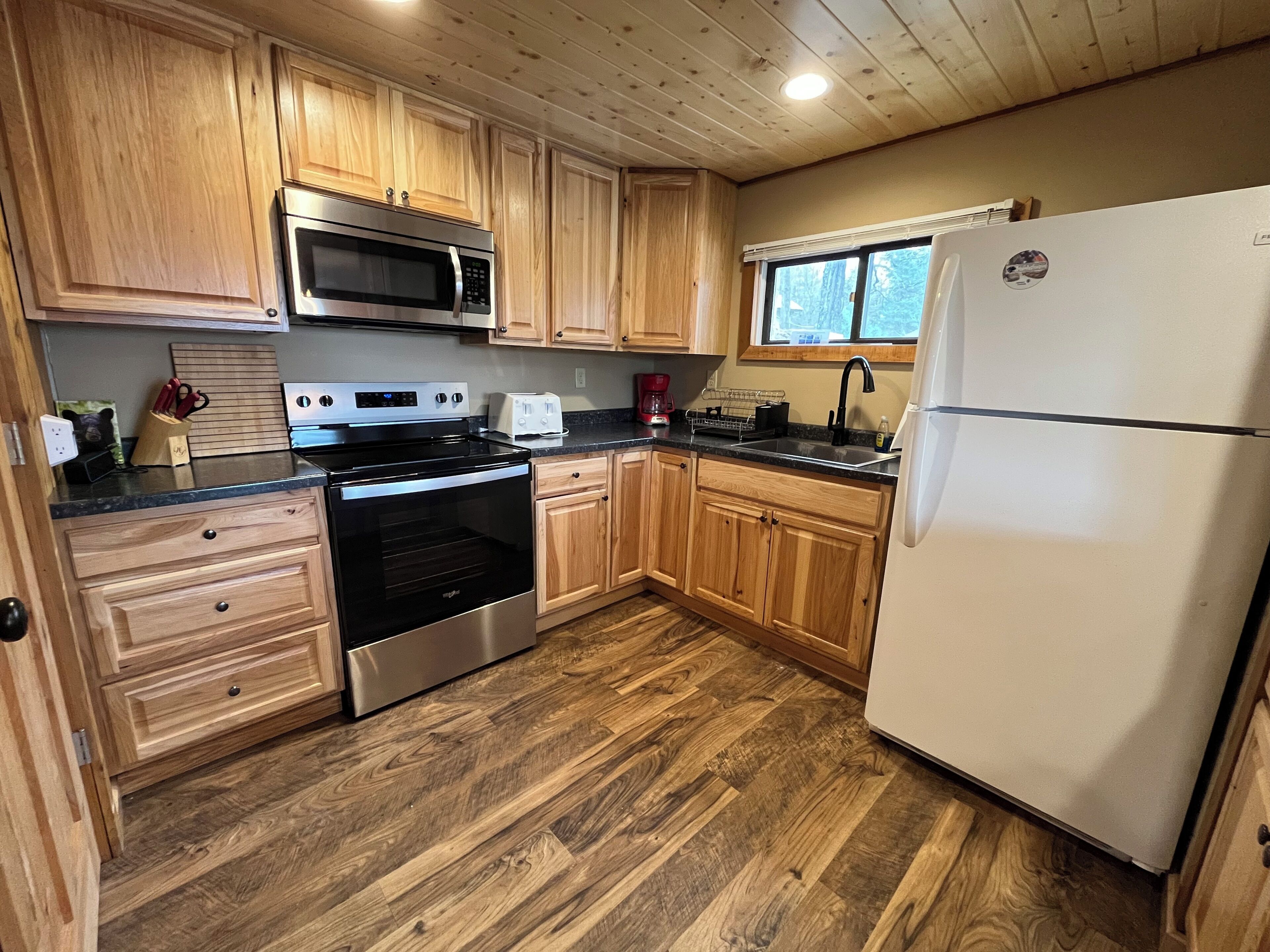 Fridge, microwave, stovetop, coffee/tea maker