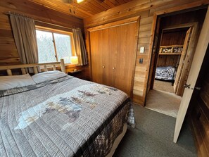 4 bedrooms, WiFi - Discover Taylor Creek Lodge on Lake Namakagon (Cable)