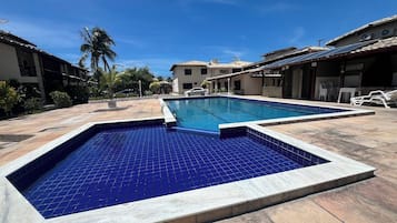 2 outdoor pools
