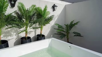 Bañera de hidromasaje exterior