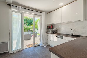 Fridge, microwave, oven, dishwasher