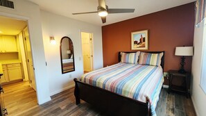 Room - Cozy 2-bedroom house in tranquil Sun City West with AC (Sun City West)