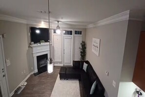 Smart TV, fireplace - Cozy 1-bedroom apartment in terrific Atlanta 8 Mins from the Airport (Atlanta)