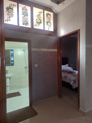 經濟雙人房, 庭園景觀 | 浴室