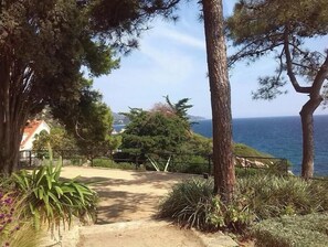 Property grounds - Vacation home, private pool heatable, sea view, Tossa de Mar, quiet, close to the beach, (Tossa de Mar)