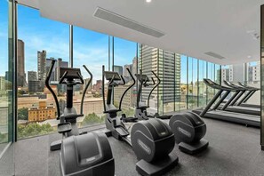 Fitness facility - LaneStay - 2BR Panoramic Views w Pool, Spa & Gym (Melbourne)