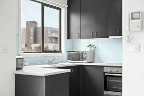 Fridge, microwave, oven, dishwasher - LaneStay - 3B2B Bright Apartment with Free Parking (St Kilda)