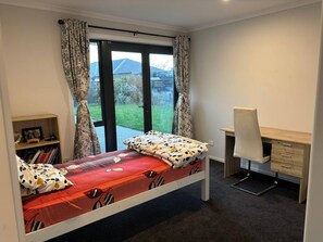 Huone, 1 makuuhuone, patio, näköala puutarhaan