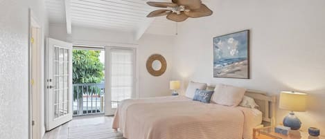 Desk, iron/ironing board, WiFi, bed sheets