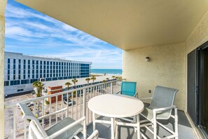 Outdoor dining - Gorgeous Cocoa Beach Condo with Private Balcony Heated Pool & Hot Tub! ☀️ (Cocoa Beach)
