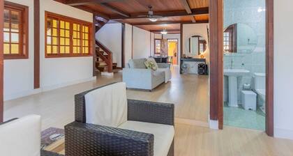 Cozy house in a gated community, 5 minutes from Recreio Beach, Rio de Janeiro.