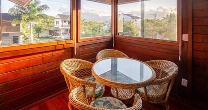 Cozy house in a gated community, 5 minutes from Recreio Beach, Rio de Janeiro.