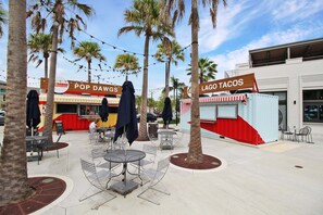 Outdoor dining - Fairways To Coastline Wellen Park Condo (Venice)