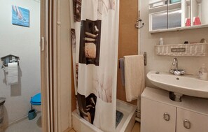 Shower, hair dryer - Appartement proche plage (Saint-Georges-de-Didon)
