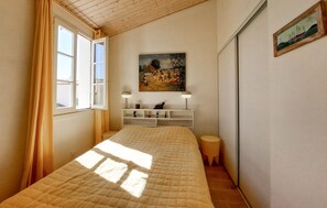 4 chambres, fer et planche à repasser, lit parapluie, Wi-Fi gratuit