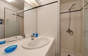 Douche, sèche-cheveux