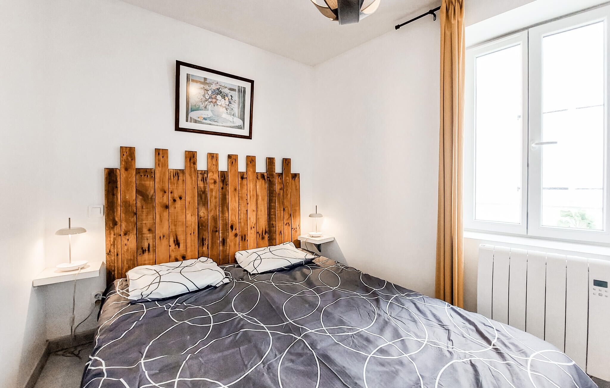 Iron/ironing board, travel cot, free WiFi