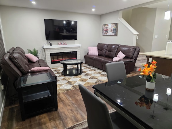 Smart TV, fireplace