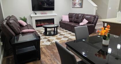 Grand Stylish Home | TVs in Bedrm & Lvroom | Comfy mattresses |Garage park | BBQ
