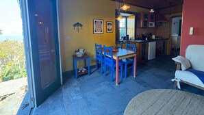 A cozy interior with a dining area, kitchen, and a sofa. - Casa do Jardim (Santo Amaro)