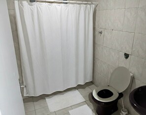 Shower - House in Aparecida, SP, 5 to 10 minutes from the Basilica and 5 minutes from Porto Itaguaçu. (Aparecida)