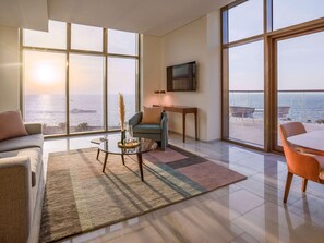 Living area - Th8 Palm Dubai Beach Resort, Vignette Collection (Dubai)