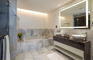 Bathroom - Th8 Palm Dubai Beach Resort, Vignette Collection (Dubai)