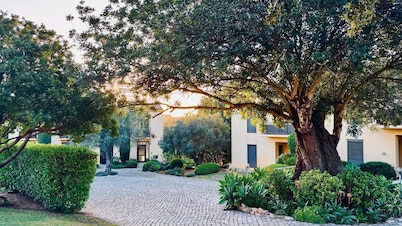 Algarve countryside gem: pool, sunsets & beaches