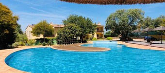 Algarve countryside gem: pool, sunsets & beaches