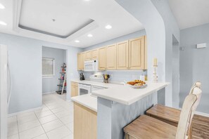 Fridge, microwave, oven, stovetop - Resort Pool, Beach Access & South End Island Escape Awaits - Bella Lago - Roelens (Fort Myers Beach)