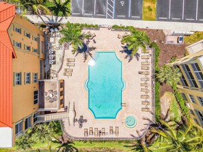 A heated pool - Resort Pool, Beach Access & South End Island Escape Awaits - Bella Lago - Roelens (Fort Myers Beach)